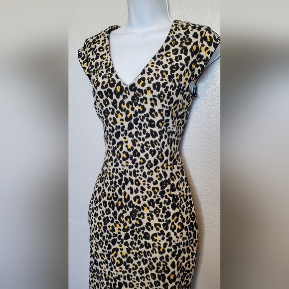 💚5/$25 H&M Leopard Print Cap Sleeve Fitted Sheath Dress Size 6 V Neck - Picture 6 of 11